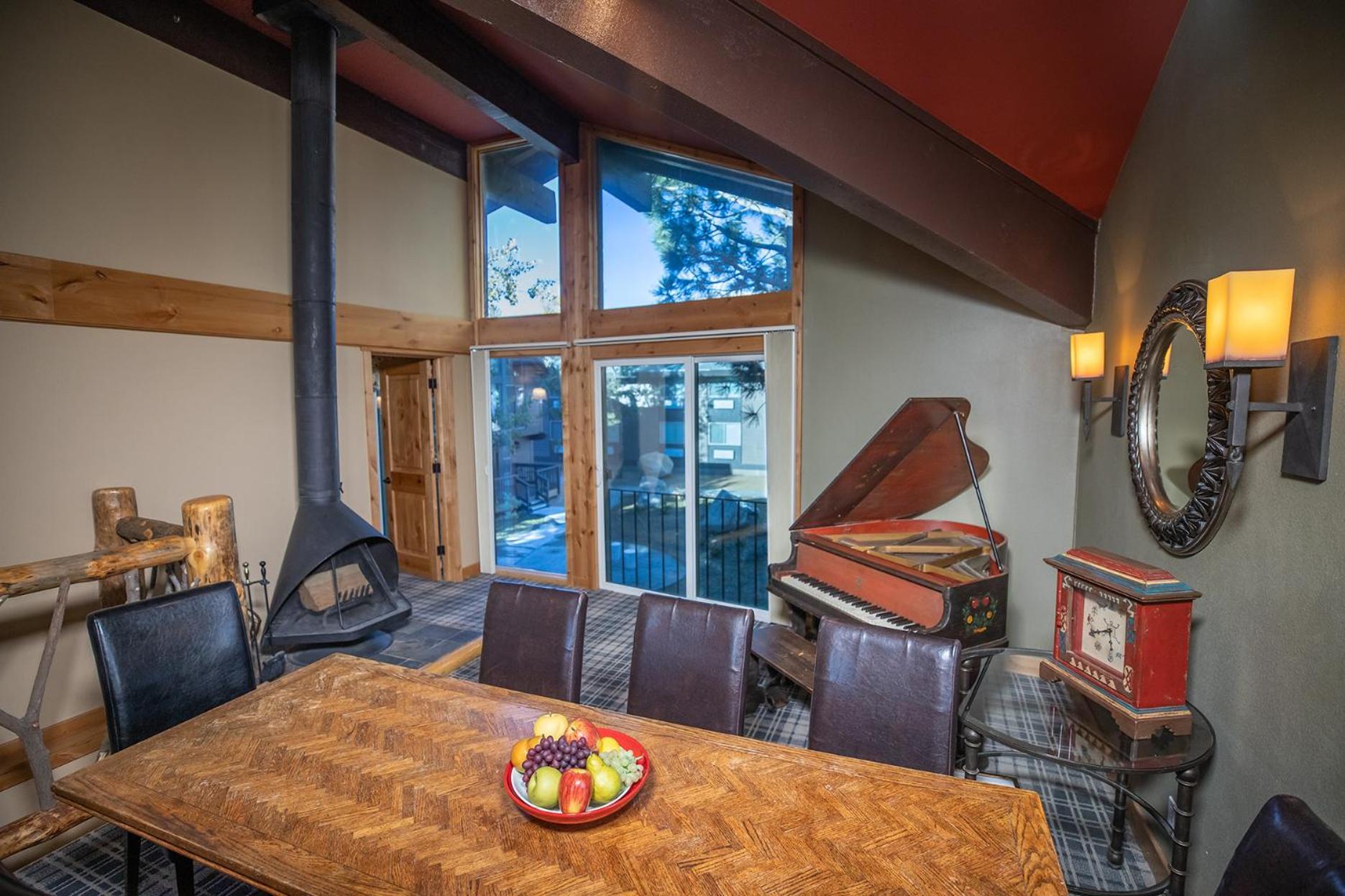 Lodge Outbound Mammoth *