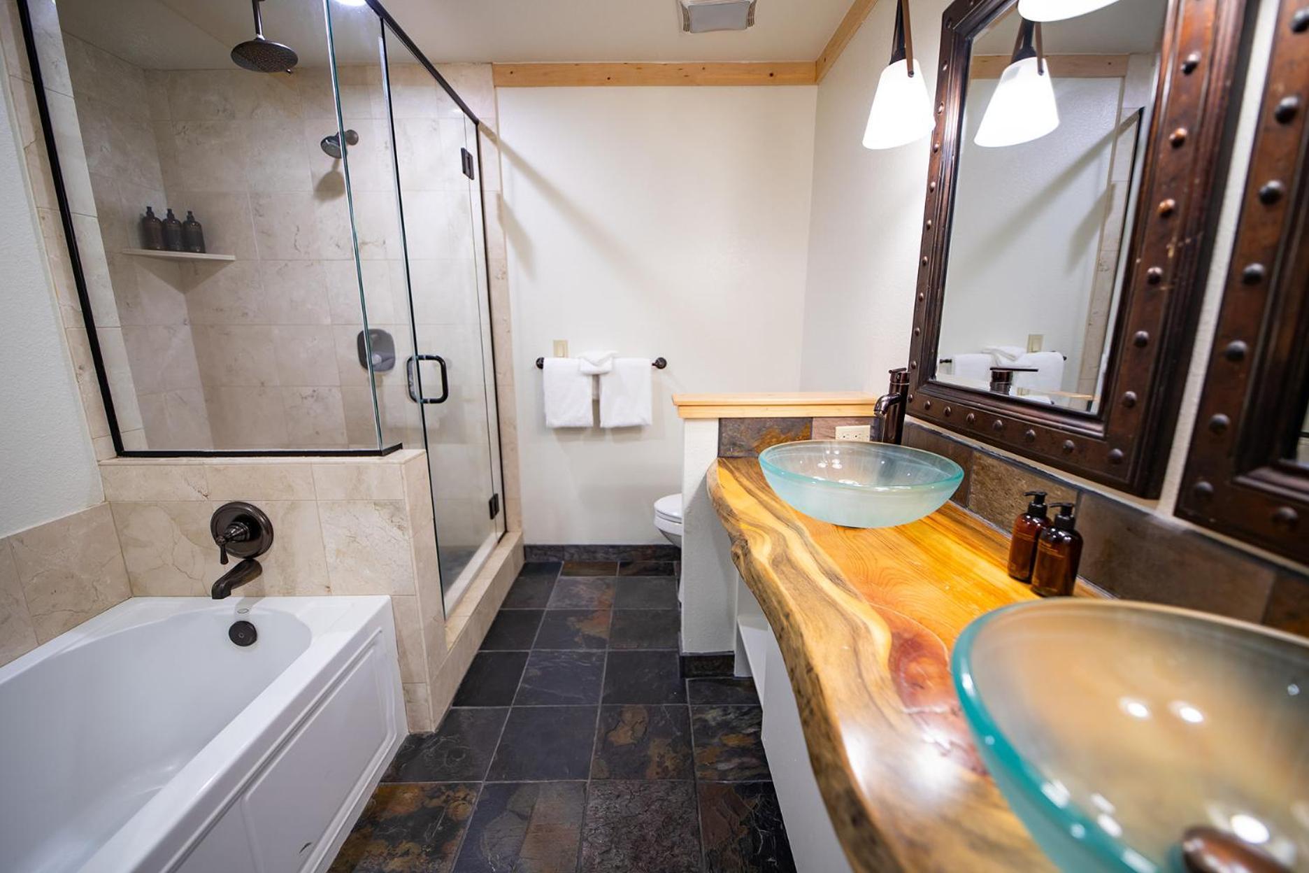 Outbound Mammoth Lodge *