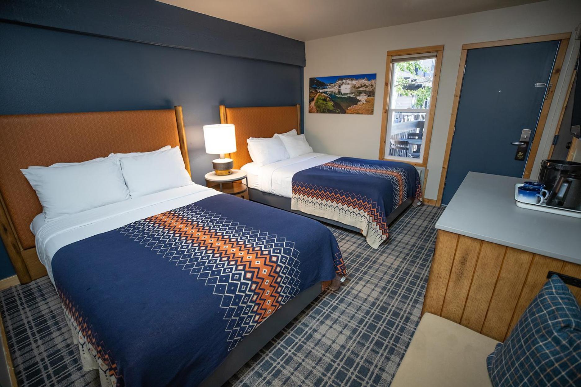 Outbound Mammoth Lodge *