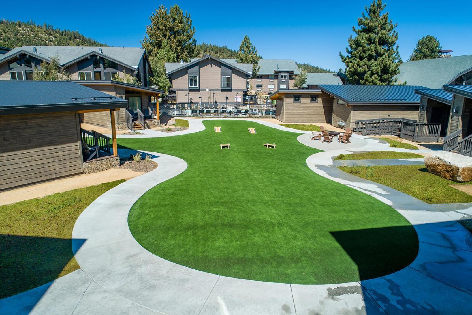 Outbound Mammoth Lodge